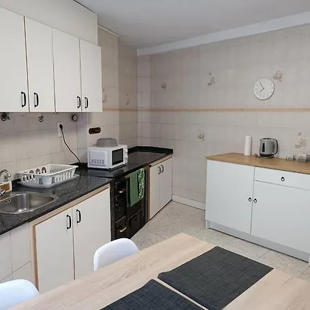 Апартаменти 180a Apartamento En Cimadevilla *